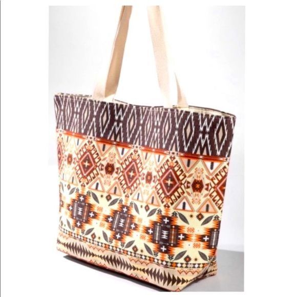 Boho tote with wristlet included! 👜 - Picture 3 of 5